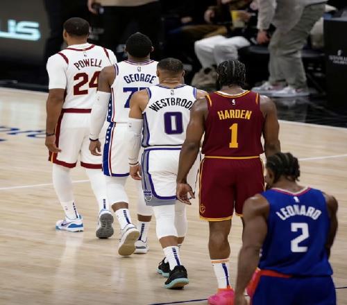 范德贝尔特,左膝积液恢,复中,678体育平台,678体育官方网站,678体育登录入口,678体育app下载